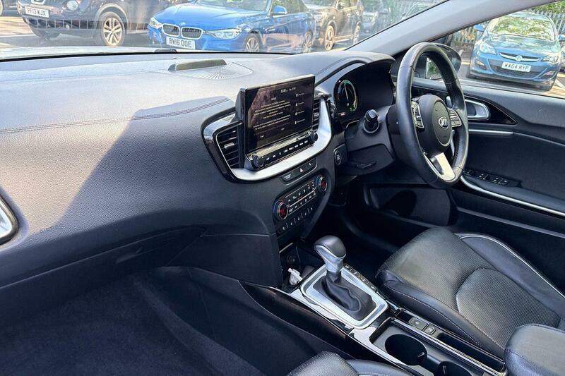 Kia Xceed 1.6 Gdi 8.9Kwh First Edition Dct Euro 6 Ss White #2