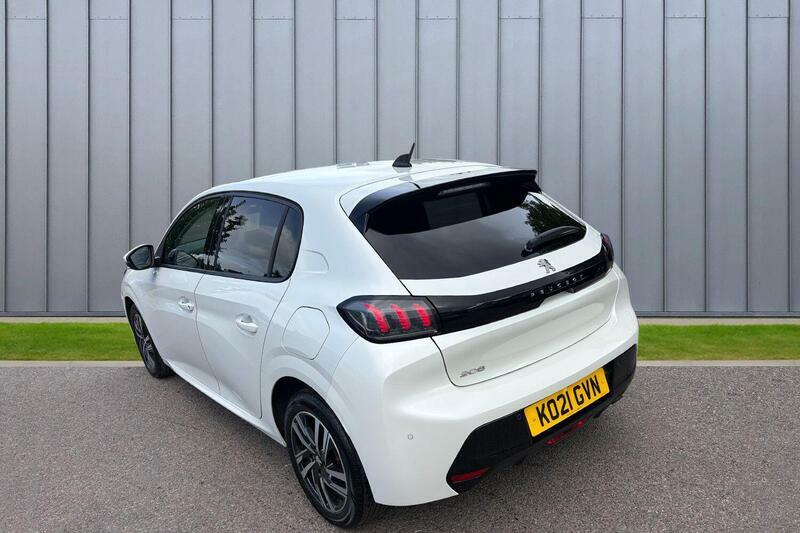 Peugeot 208 1.2 Puretech Allure Premium Euro 6 Ss KO21GVN White #3