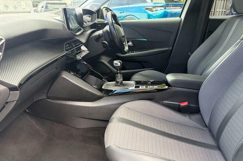 Peugeot 208 1.2 Puretech Allure Premium Euro 6 Ss KO21GVN White #2