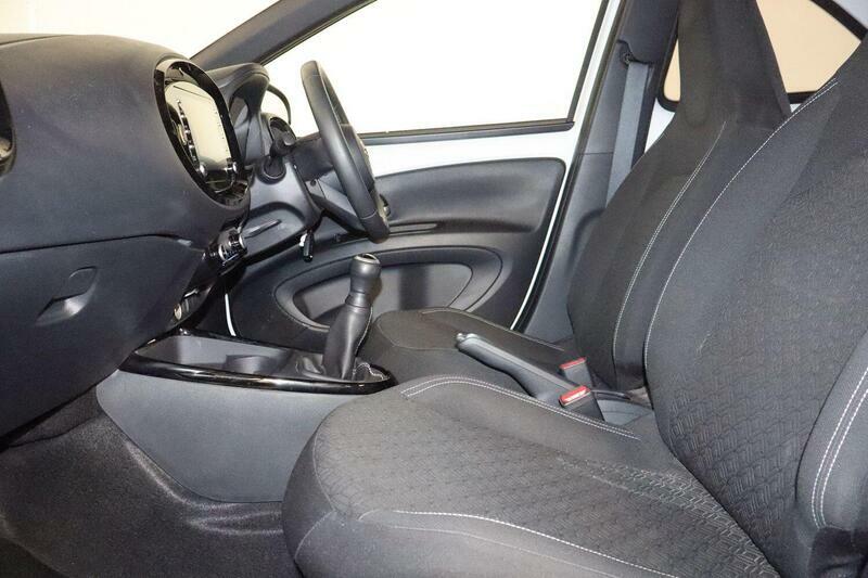 Toyota Aygo X 1.0 Vvt-i Edge Euro 6 Ss White #2
