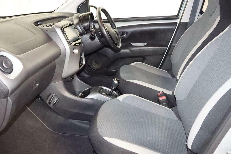 Toyota Aygo 1.0 Vvt-i X-trend X-shift Euro 6 Safety Sense Silver #2