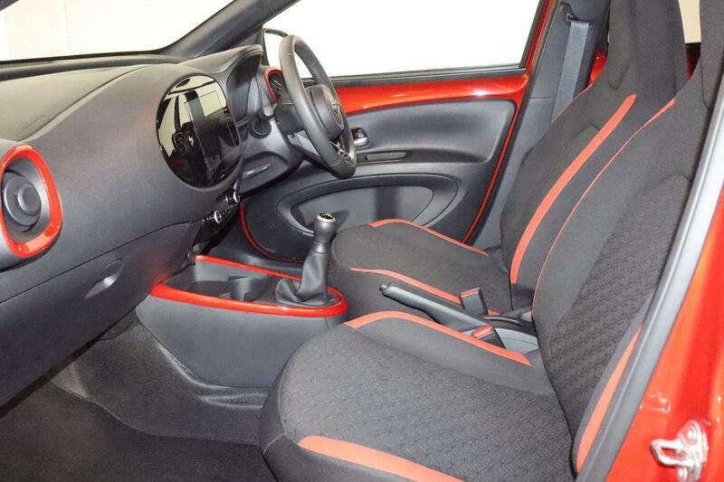 Toyota Aygo X 1.0 Vvt-i Edge Euro 6 Ss Red #2