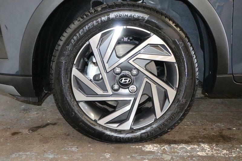 Hyundai Bayon Advance White #17