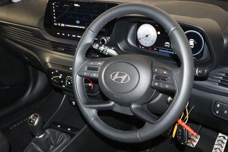 Hyundai Bayon Advance White #12
