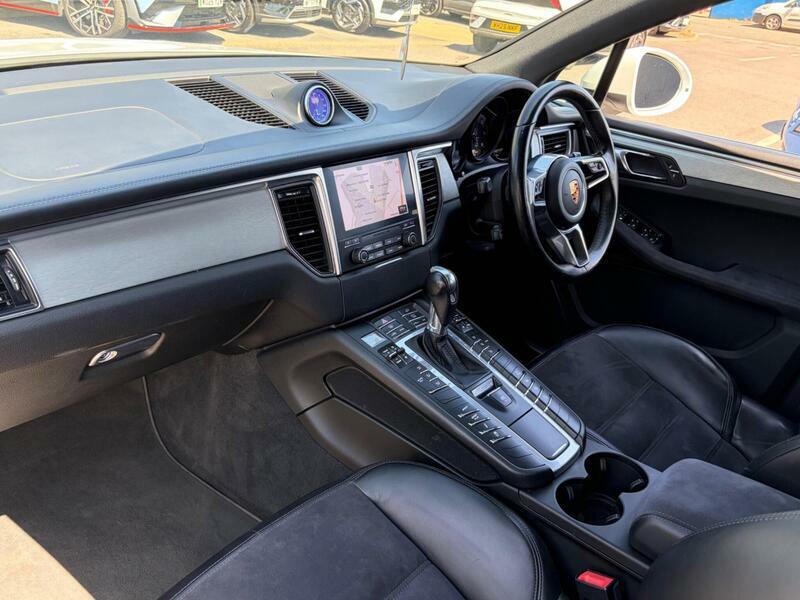 Porsche Macan 3.0T V6 Gts Pdk 4Wd Euro 6 Ss NJ18FKF White #2