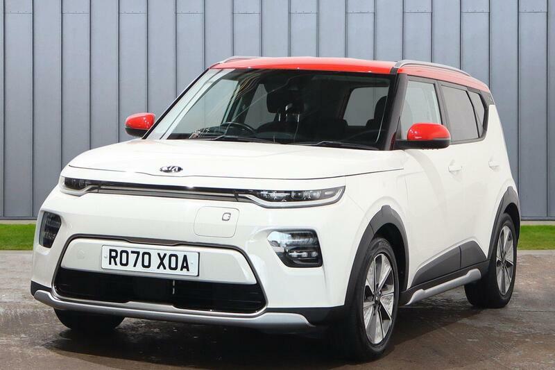 Kia Soul 64Kwh First Edition White #4