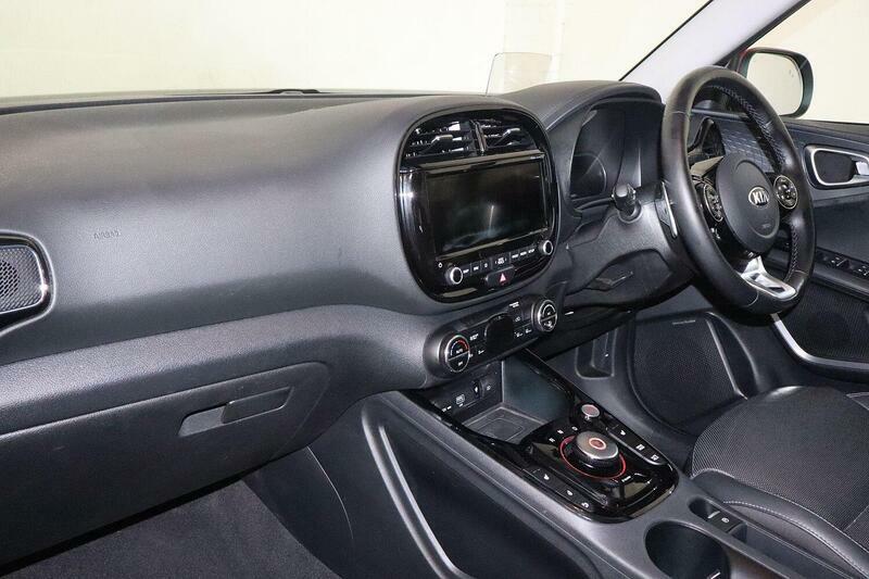 Kia Soul 64Kwh First Edition White #2