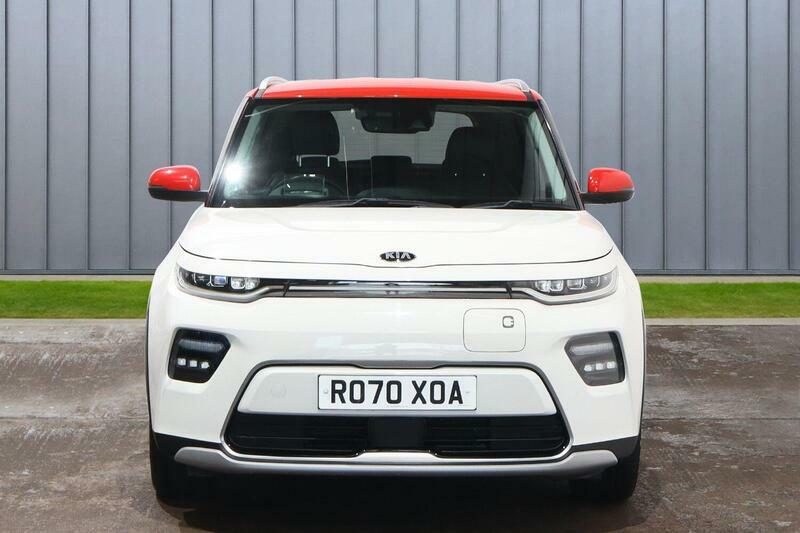 Kia Soul 64Kwh First Edition White #3
