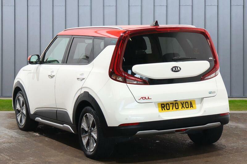 Kia Soul 64Kwh First Edition White #5
