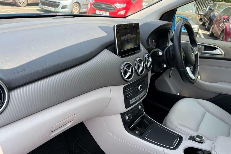 Mercedes-Benz B Class 1.6 B180 Se 7G-dct Euro 6 Ss Blue #2