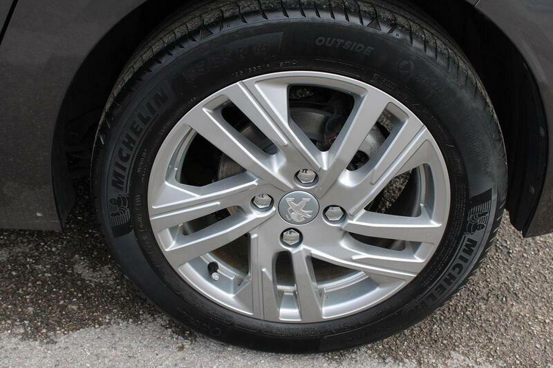 Peugeot 208 1.2 Puretech Active Black #24