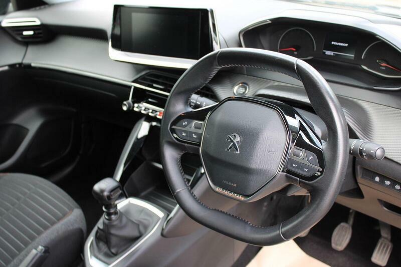 Peugeot 208 1.2 Puretech Active Black #11