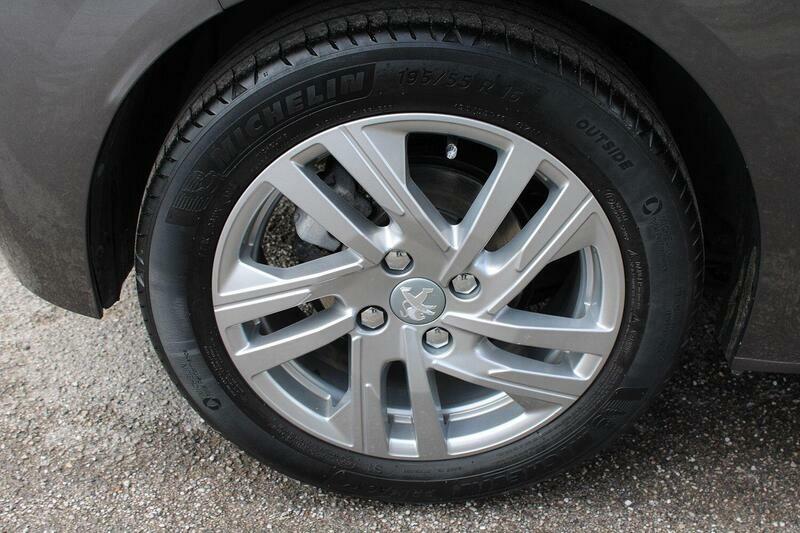Peugeot 208 1.2 Puretech Active Black #21