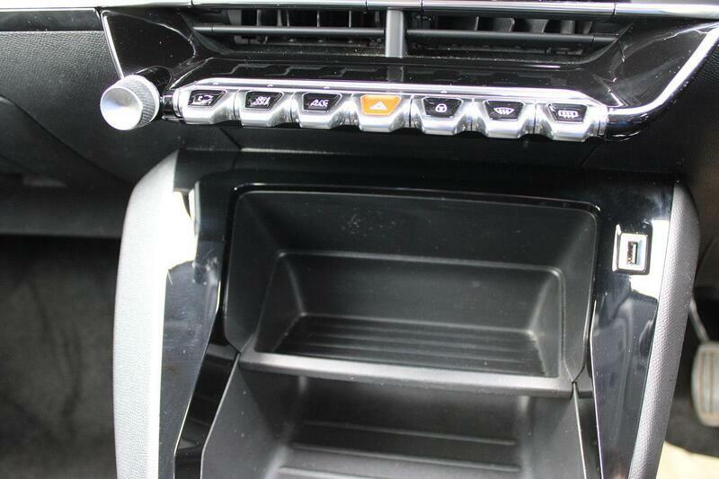 Peugeot 208 1.2 Puretech Active Black #16