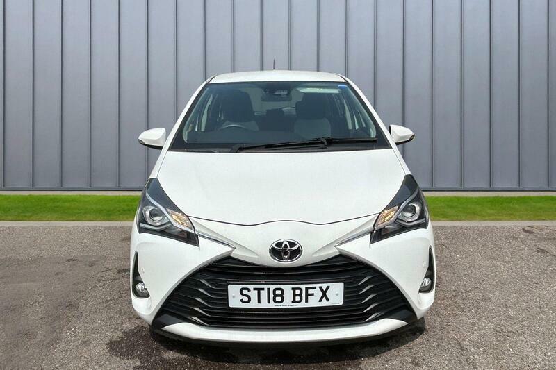 Toyota Yaris 1.5 Vvt-i Icon Tech Euro 6 White #2