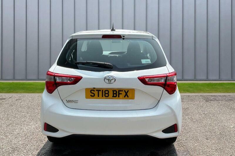 Toyota Yaris 1.5 Vvt-i Icon Tech Euro 6 White #6