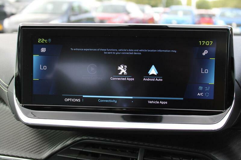 Peugeot e-208 Allure Premium Black #19