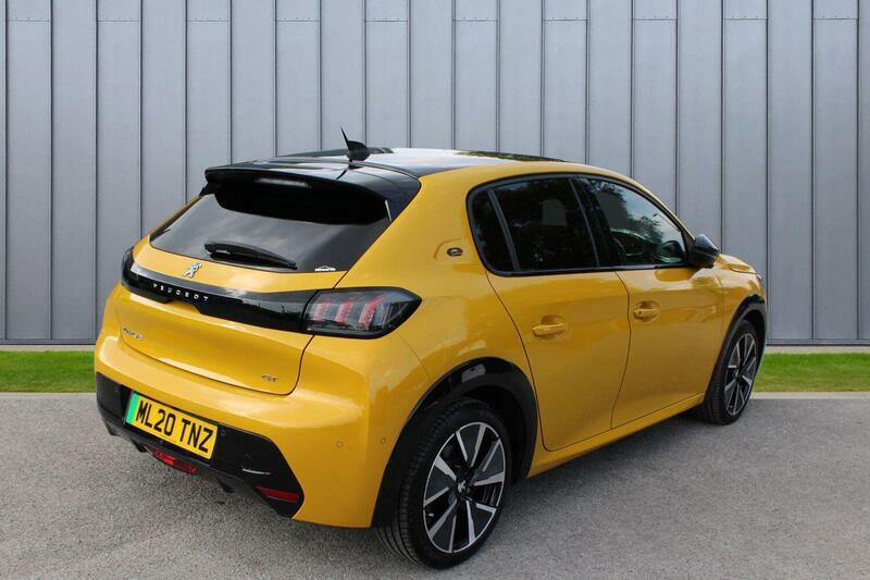 Peugeot e-208 Allure Premium Black #9