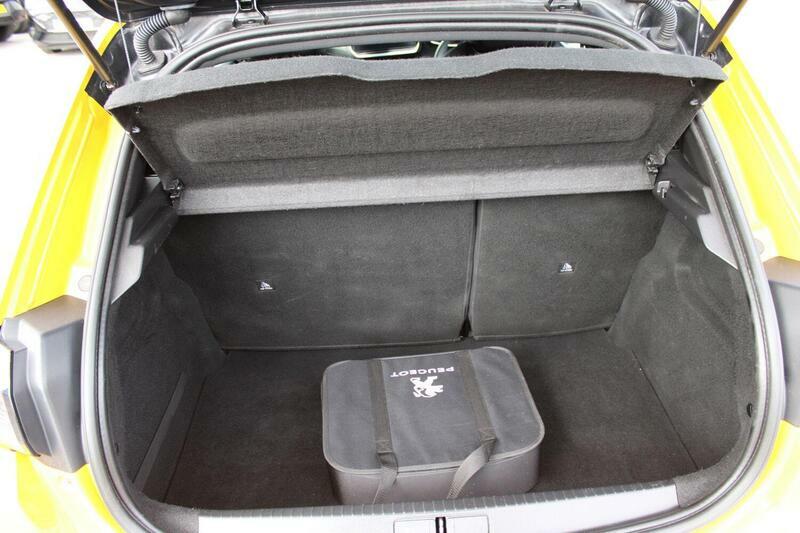 Peugeot e-208 Allure Premium Black #20
