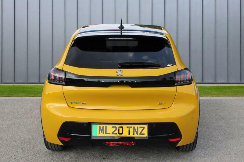 Peugeot e-208 Allure Premium Black #7