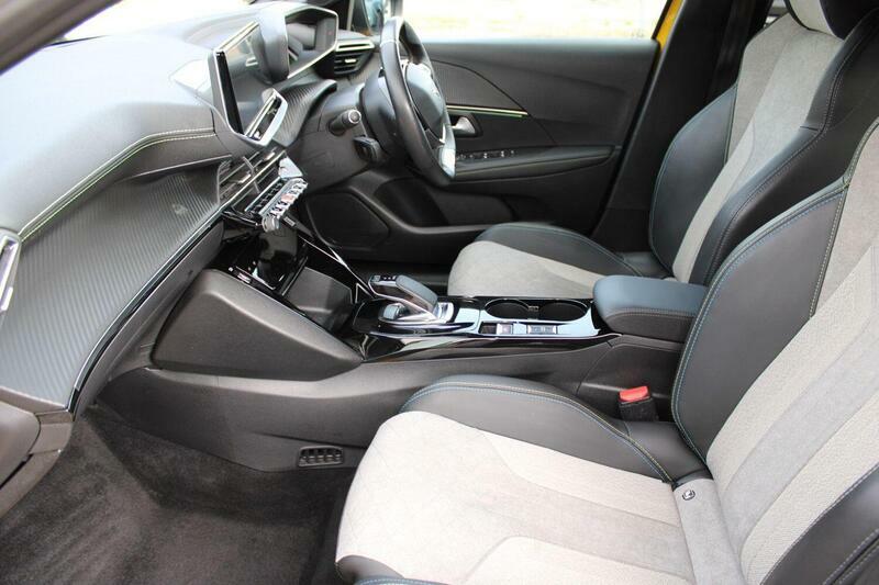 Peugeot e-208 50Kwh Gt Yellow #2
