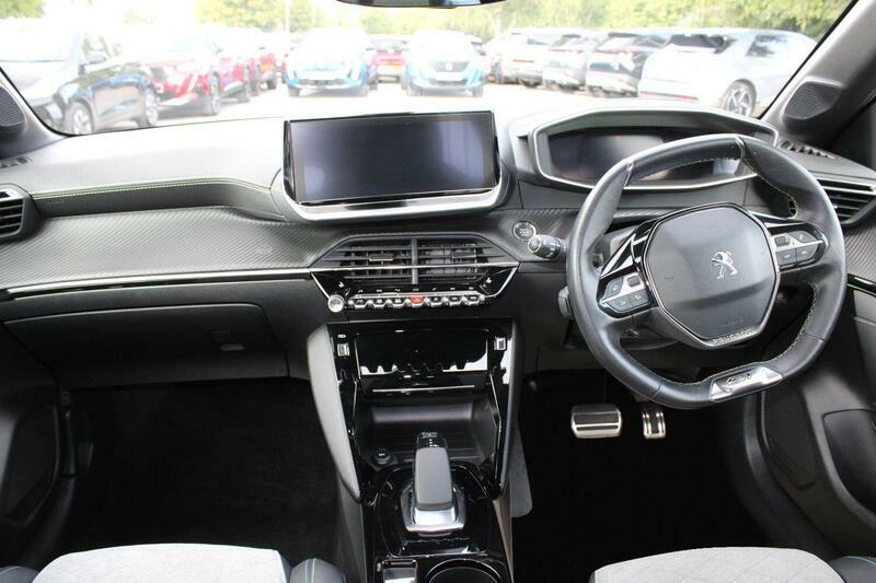 Peugeot e-208 Allure Premium Black #10