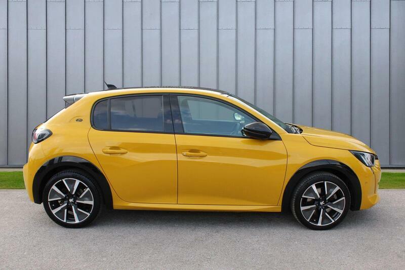 Peugeot e-208 Allure Premium Black #8