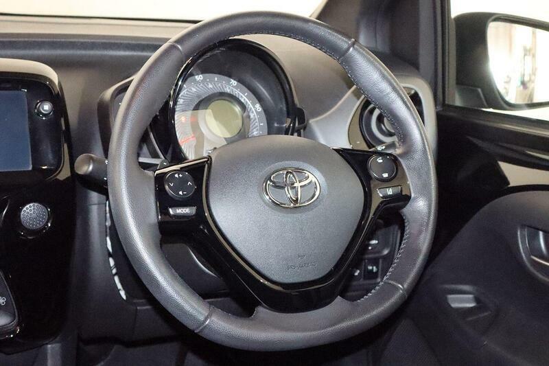 Toyota Aygo Hatchback Red #12