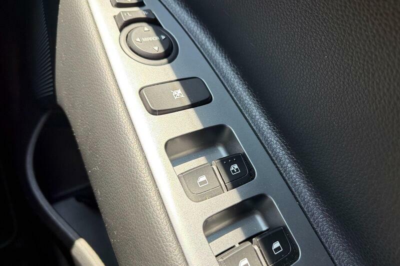 Kia Stonic 1.0T Gdi 98 2 Dct Black #13