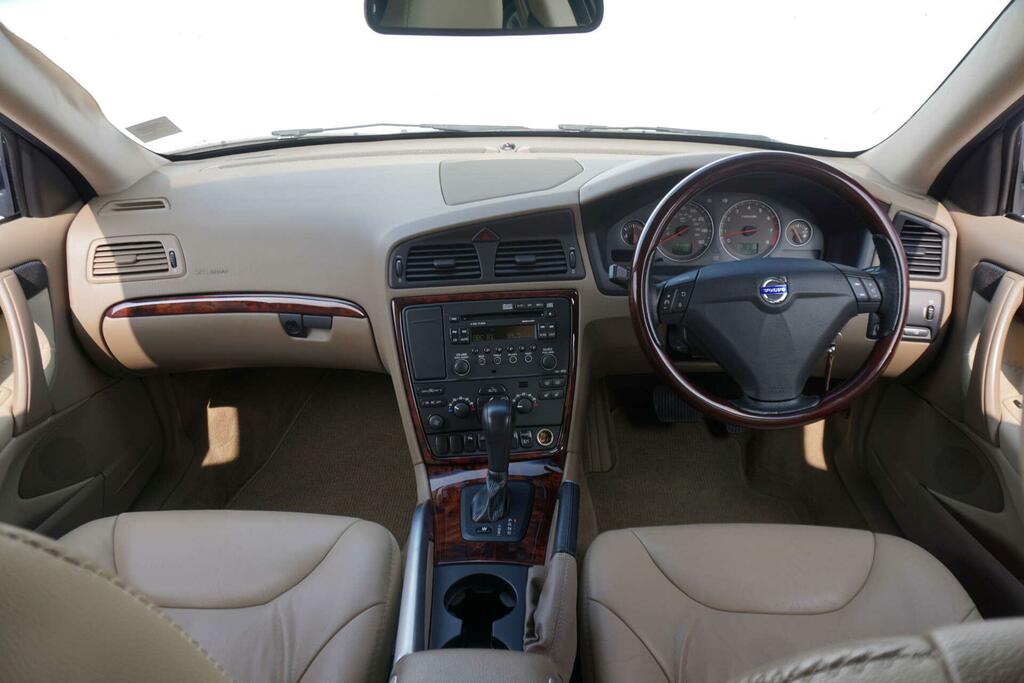 Volvo XC70 2.4 D5 Se Lux 185 Bhp Gold #29