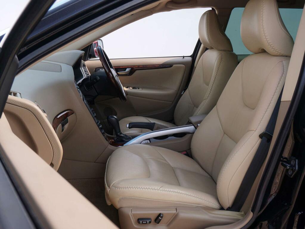 Volvo XC70 2.4 D5 Se Lux 185 Bhp Gold #9