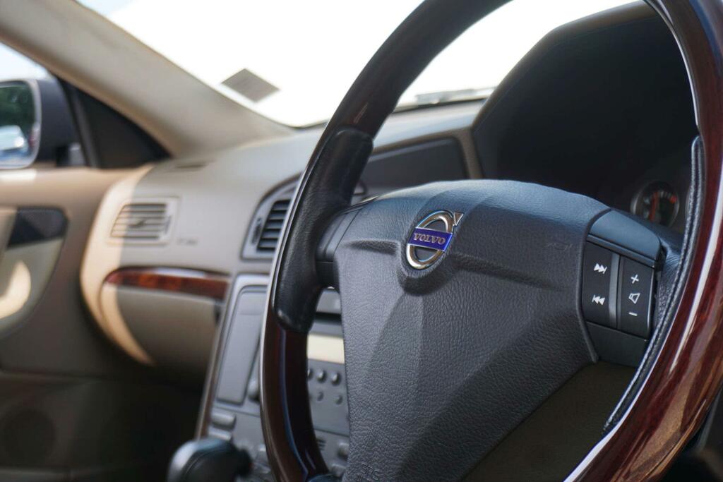 Volvo XC70 2.4 D5 Se Lux 185 Bhp Gold #18