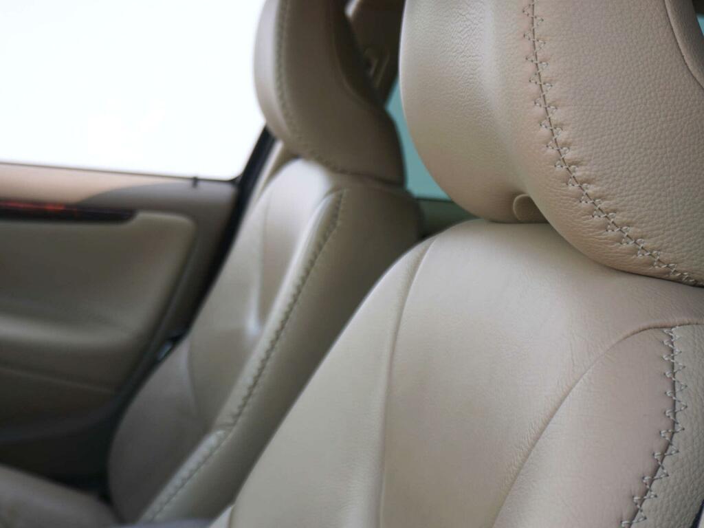 Volvo XC70 2.4 D5 Se Lux 185 Bhp Gold #10