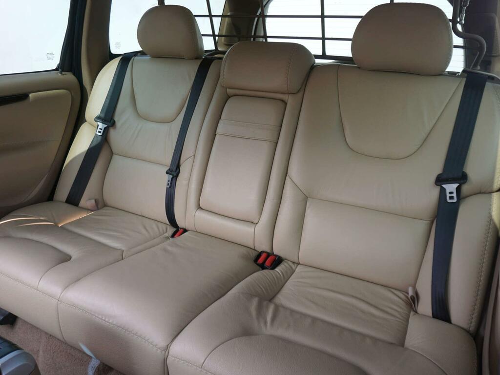 Volvo XC70 2.4 D5 Se Lux 185 Bhp Gold #14