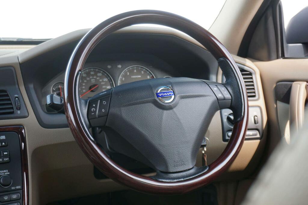 Volvo XC70 2.4 D5 Se Lux 185 Bhp Gold #30