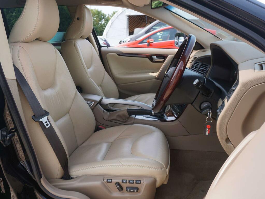 Volvo XC70 2.4 D5 Se Lux 185 Bhp Gold #8