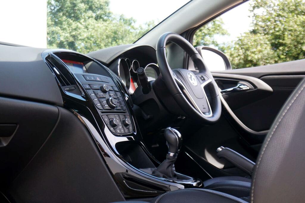 Vauxhall Astra GTC 1.4T 16V 140 Sri Ulez Exempt 1 Year Mot, Warran White #15