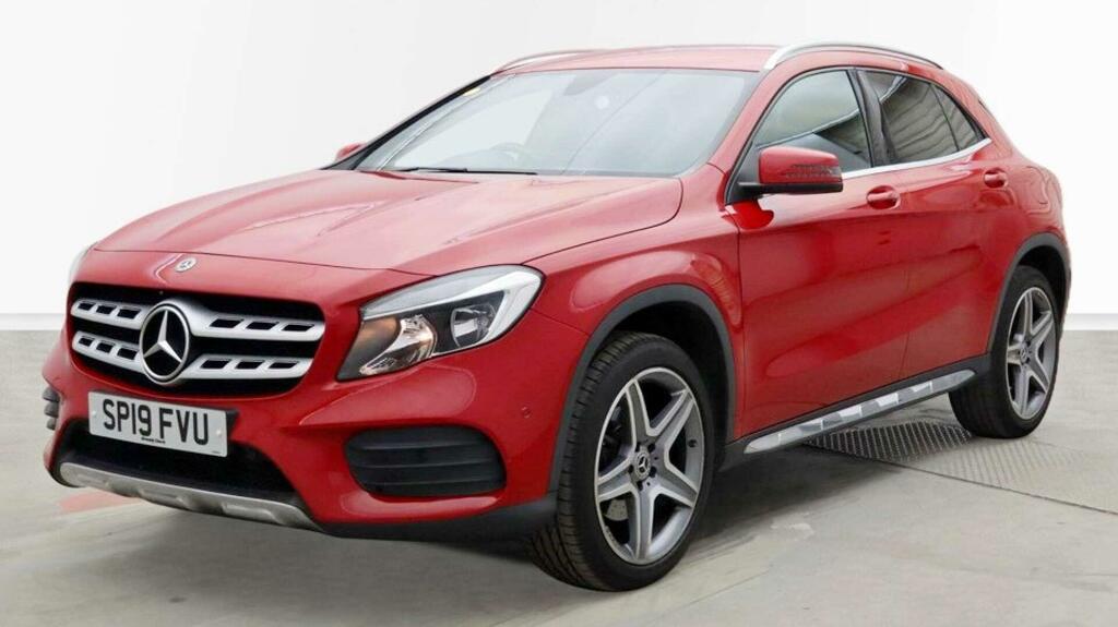 Mercedes-Benz GLA Class Amg Line Red #2