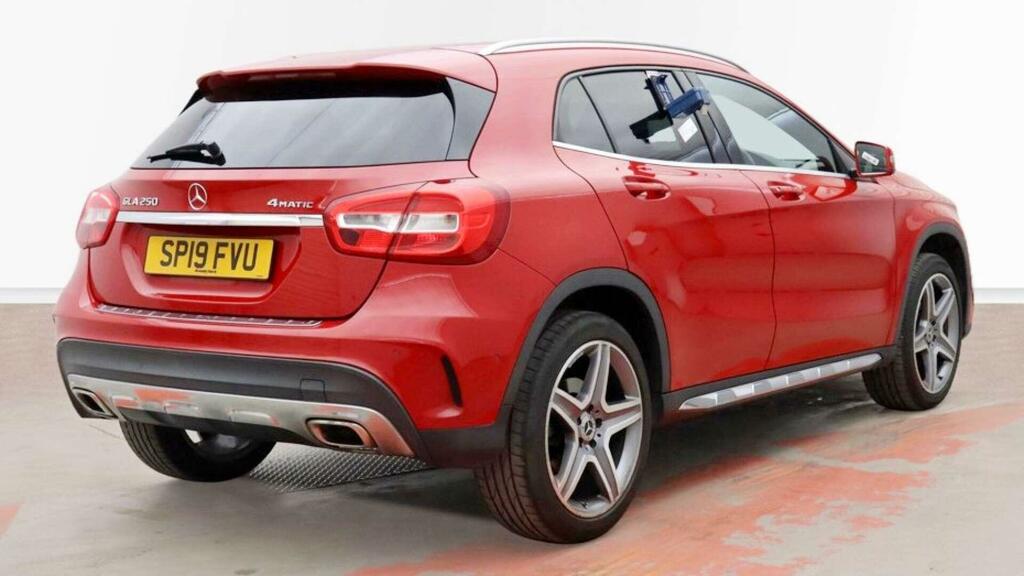 Mercedes-Benz GLA Class Amg Line Red #3