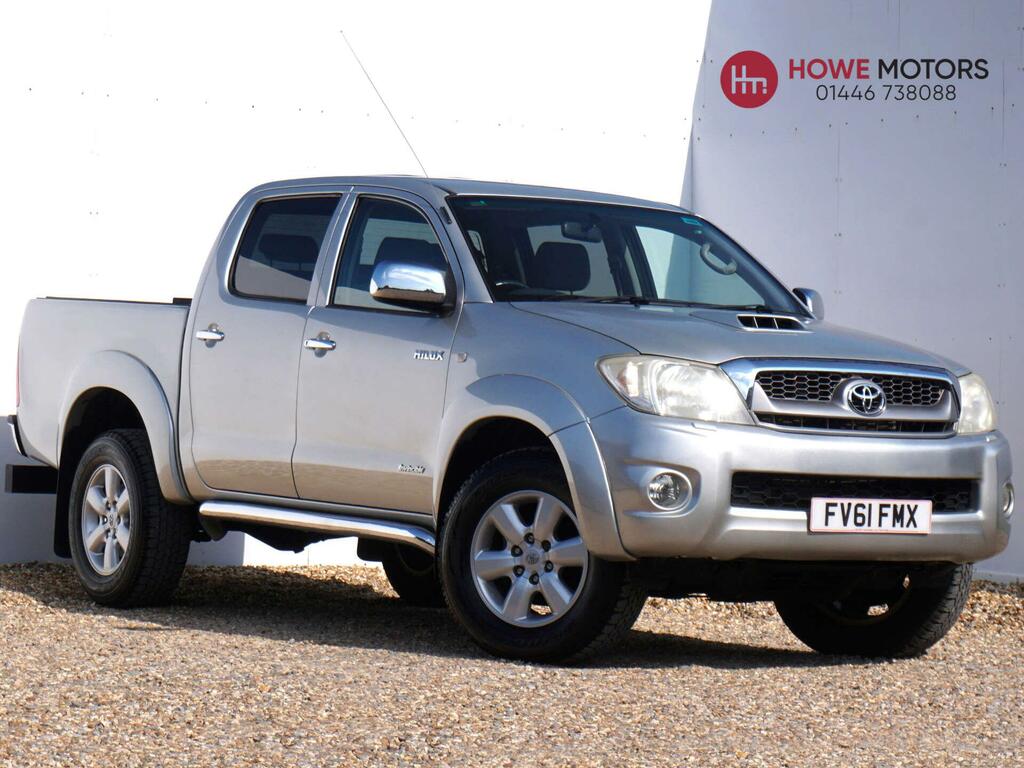 Toyota HILUX Invincible Silver