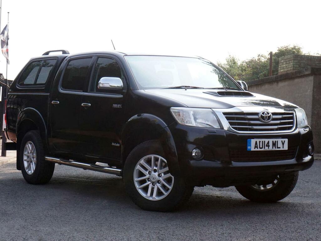 Toyota HILUX Invincible Black #3