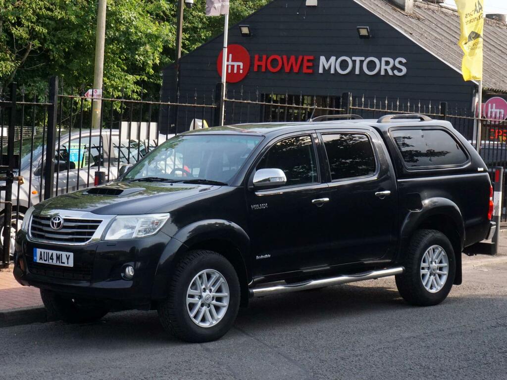 Toyota HILUX Invincible Black