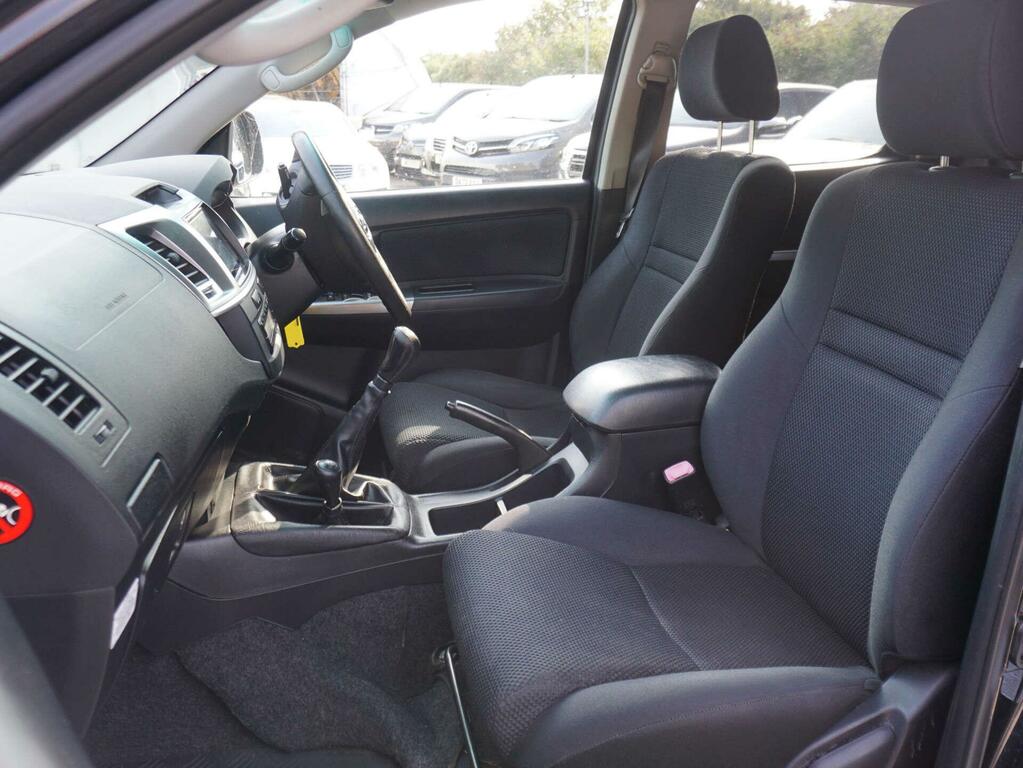 Toyota HILUX Invincible Black #5