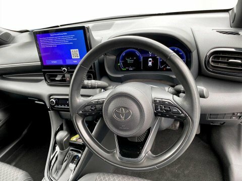 Toyota Yaris Hybrid White #13