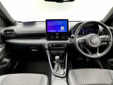 Toyota Yaris Hybrid White #19