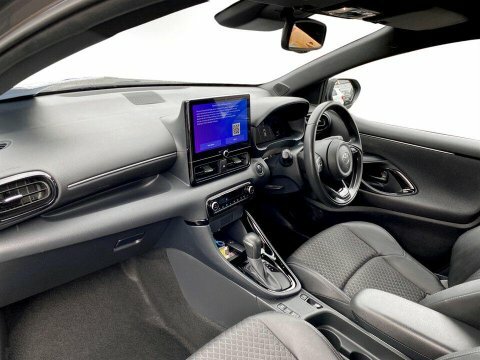 Toyota Yaris Hybrid White #15