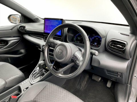 Toyota Yaris Hybrid White #12