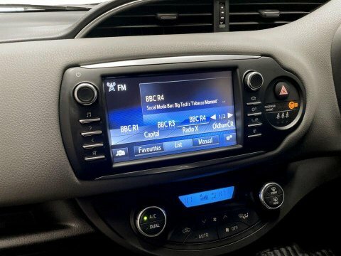 Toyota Yaris 1.5 Vvt-i Icon Tech Euro 6 Grey #16