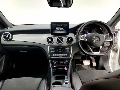 Mercedes-Benz GLA Class 1.6 Gla180 Urban Edition Suv 7G-dct Eur Silver #19
