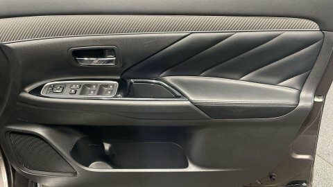 Mitsubishi Outlander Design Black #24